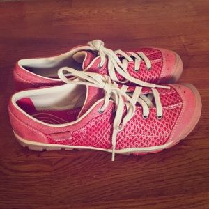 Contour arch Keen tennis shoes